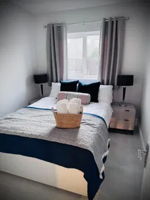 Shal Inn@ Heathrow +pick and drop + free Parking - Image 2