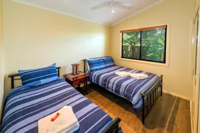 Deluxe 2 bedroom Bungalow, Safety Beach - Image 3
