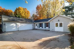 Gigantic Gem Ranch Style Home - Image 2