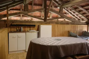 Apartment with a terrace - Image 2
