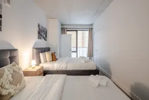 Roomy 1BR Getaway | MTL Old Port - Image 5