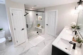 Exec 3BR Lux Home| SPA bath| King Bed | near Big E - Image 5