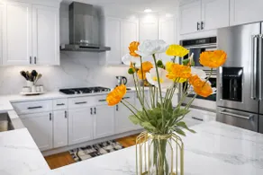 Exec 3BR Lux Home| SPA bath| King Bed | near Big E - Image 3