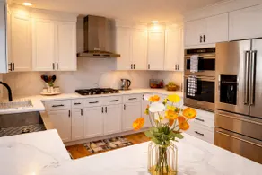 Exec 3BR Lux Home| SPA bath| King Bed | near Big E - Image 2