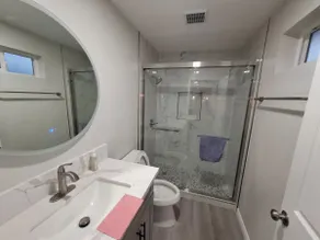 Modern Studio with Private Entry - Image 4
