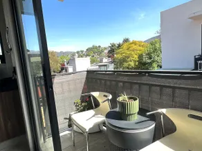 Downtown and mountain views - Image 2