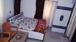 Private Studio Near Taj Airport & Railway Station - Image 3