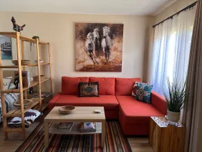 Large Sunny Studio 7 min Drive to Downtown & UCSB - Image 5