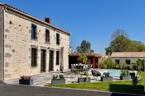 Friends first – Pool, Spa, Outdoor Bar - Image 2
