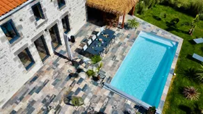 Friends first – Pool, Spa, Outdoor Bar - Image 3