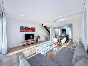 Modern 3BR Townhouse - Sleeps 10 - 2-Car Garage - Image 4
