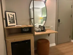 Economical Flat for 3 + Dining Table + Iron - Image 4