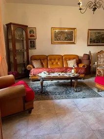 Apartment with internal courtyard - Image 2