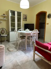 Apartment with internal courtyard - Image 3