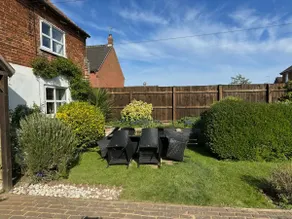 Charming cottage retreat with secluded garden - Image 4