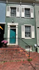 Holiday Seasons at Stylish Home in Old Town - Image 2