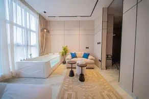 Studio with Jacuzzi - Image 2