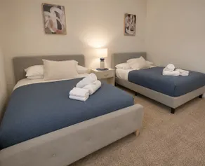 Beverly Deluxe|2 bed & 2 bath| Parking, Gym & Pool - Image 4