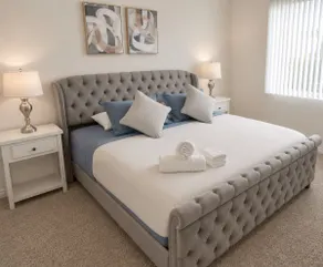 Beverly Deluxe|2 bed & 2 bath| Parking, Gym & Pool - Image 2