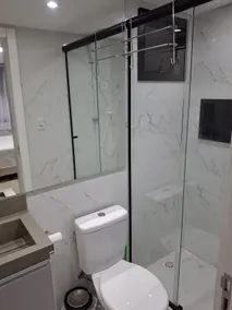 Compact luxury room with comfort and practicality - Image 4