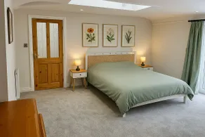 One bed apartment suit couple or professional - Image 2