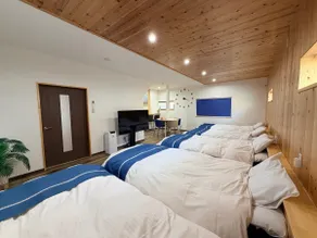 Ideal for family groups/Up to 10 people/Free parking for 2 cars + 1 light vehicle/Kids room available - Image 2