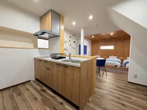 Ideal for family groups/Up to 10 people/Free parking for 2 cars + 1 light vehicle/Kids room available - Image 5