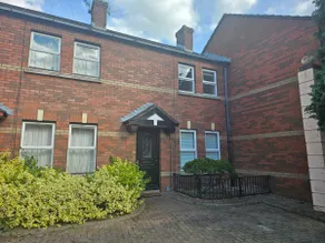 Stylish home in trendy area close to city centre, with parking - Image 3