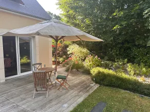 Family home parking/garden - Image 3