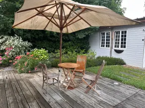 Family home parking/garden - Image 2