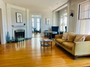 Gorgeous Boston Home str-26-7 - Image 3