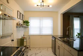 Charming Urban Cottage - Image 2