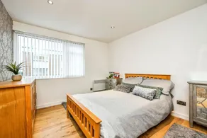 Modern spacious 2 bed apartment - Image 3