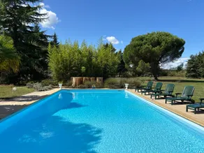 Renovated house with swimming pool in a 4-hectare park - Image 5