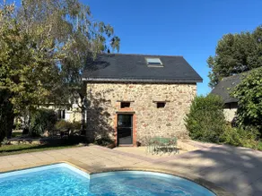 Renovated house with swimming pool in a 4-hectare park - Image 2