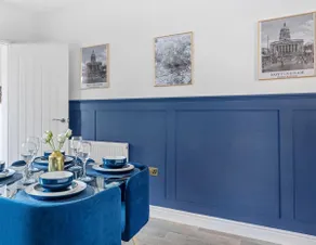 The Navy Nest Stylish 2 BR Sleeps 6 Free Parking - Image 3