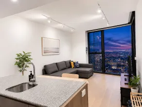 63th 180degree MelbCBD. 2BR 6Pax. FreePark - Image 4
