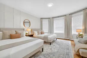 Upscale 5BR for Groups Near Train Downtown+Parking - Image 4