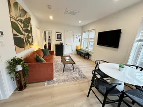 Sunny WFH Apt | King Bed | Near NU-Chicago-Beaches - Image 2