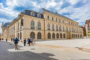 Le Joffre: Spacious with outdoor area - Image 4