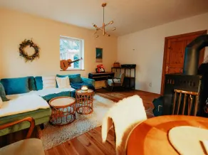 Cozy 3-bedroom country house with garden - Image 2