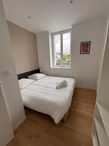 Elegant 2-bedroom apartment – Town center - Image 2