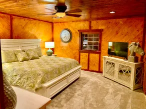 Queen’s Landing Cabin | Farm Stay + Animals - Image 3