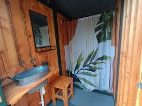 Hideaway Glamping cabin- Caban cudd - Image 2