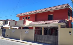 Large House with Pool - Image 4