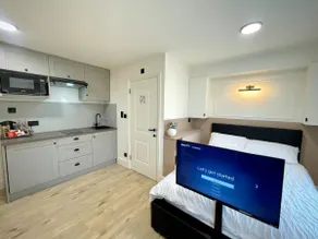 A2 HighTown Apartment, Steps from Luton Train Station - Image 4