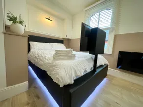 A2 HighTown Apartment, Steps from Luton Train Station - Image 3