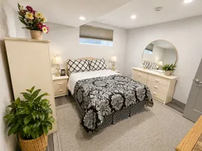 West Edmonton Mall - Basement Suite - Image 4