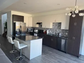 Fully equipped 4BR Home + Free Parking - Image 3