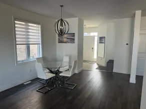 Fully equipped 4BR Home + Free Parking - Image 5